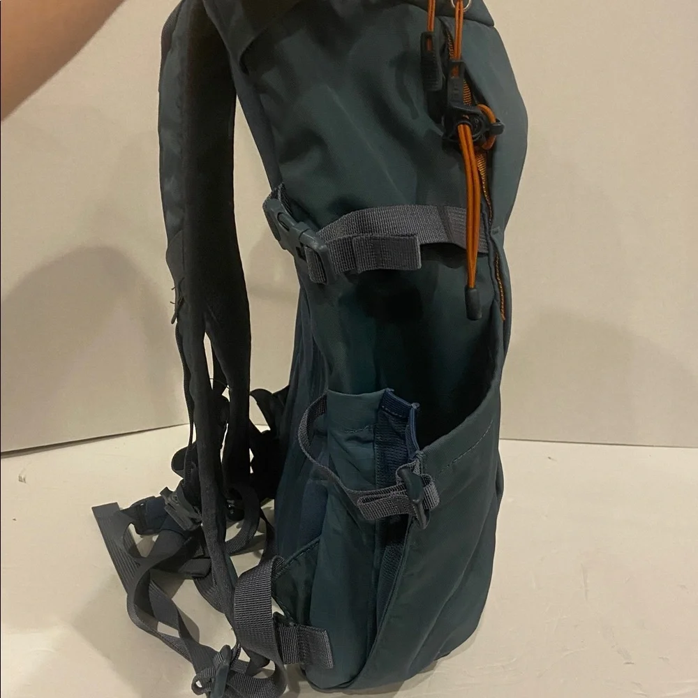 Like New REI 18L Ruck Pack Hiking/Travel/Laptop/Carry-On Backpack
